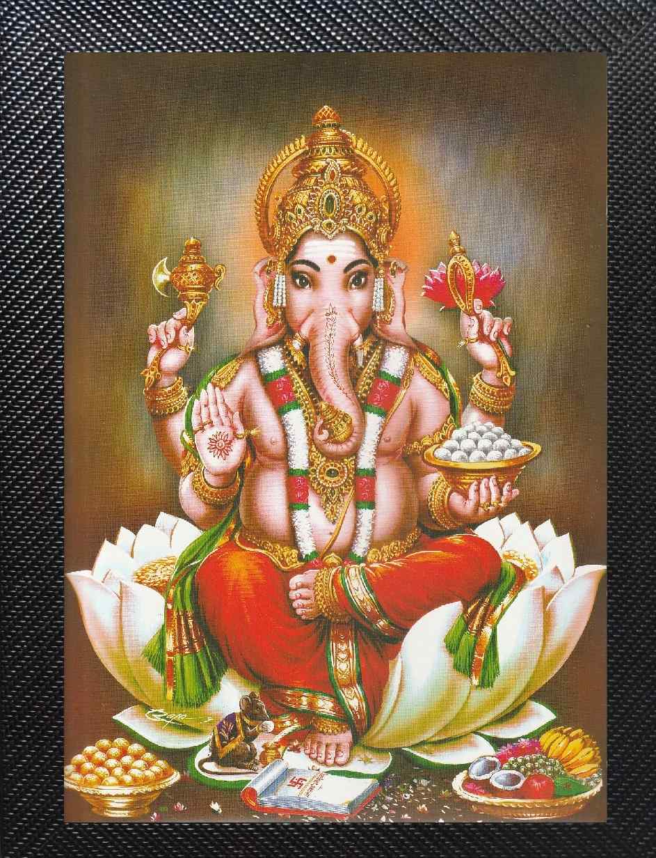 Ganesh Pillayar in White lotus